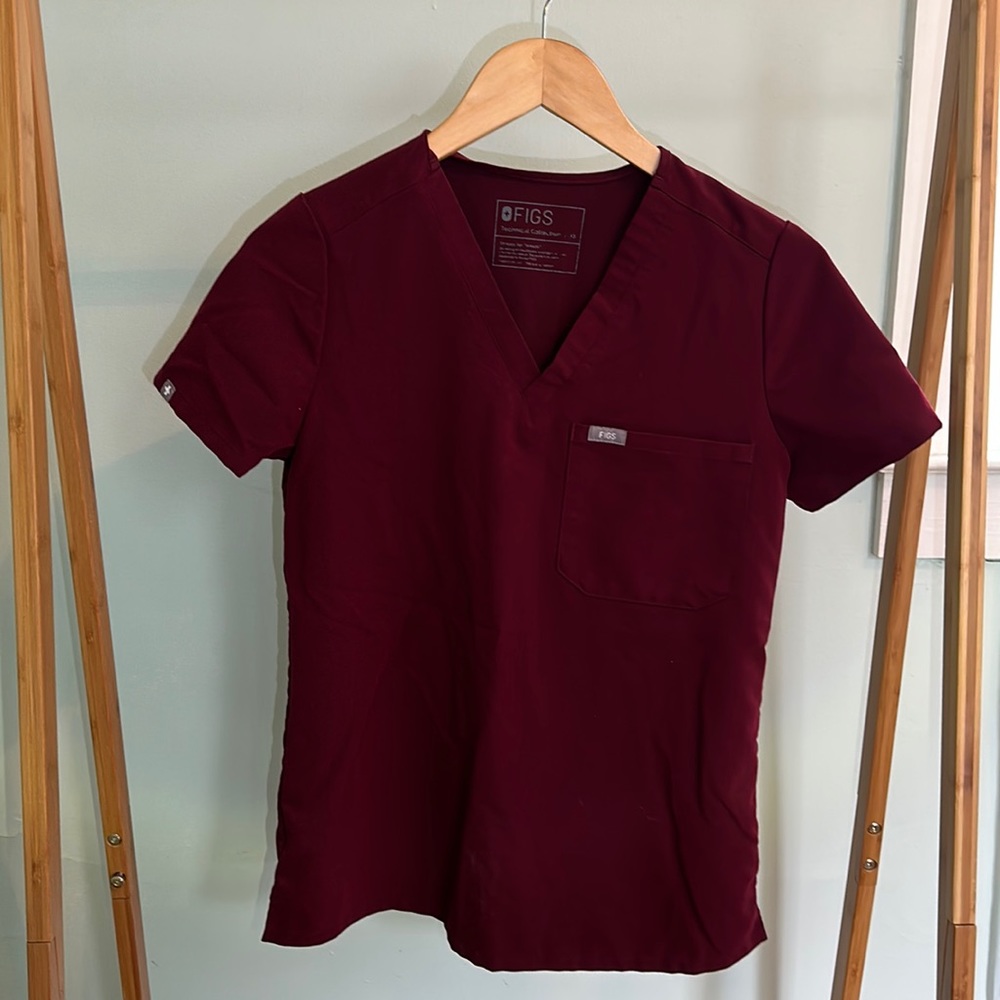 FIGS scrub top